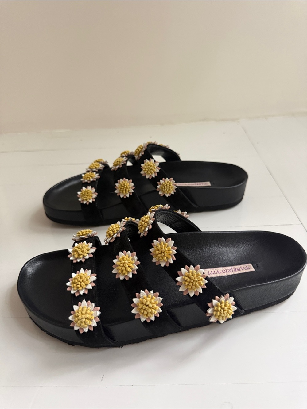 Title:
Fabrizio Viti Berkley Daisy Slide Sandals Black Size 38 - Picture 4 of 8